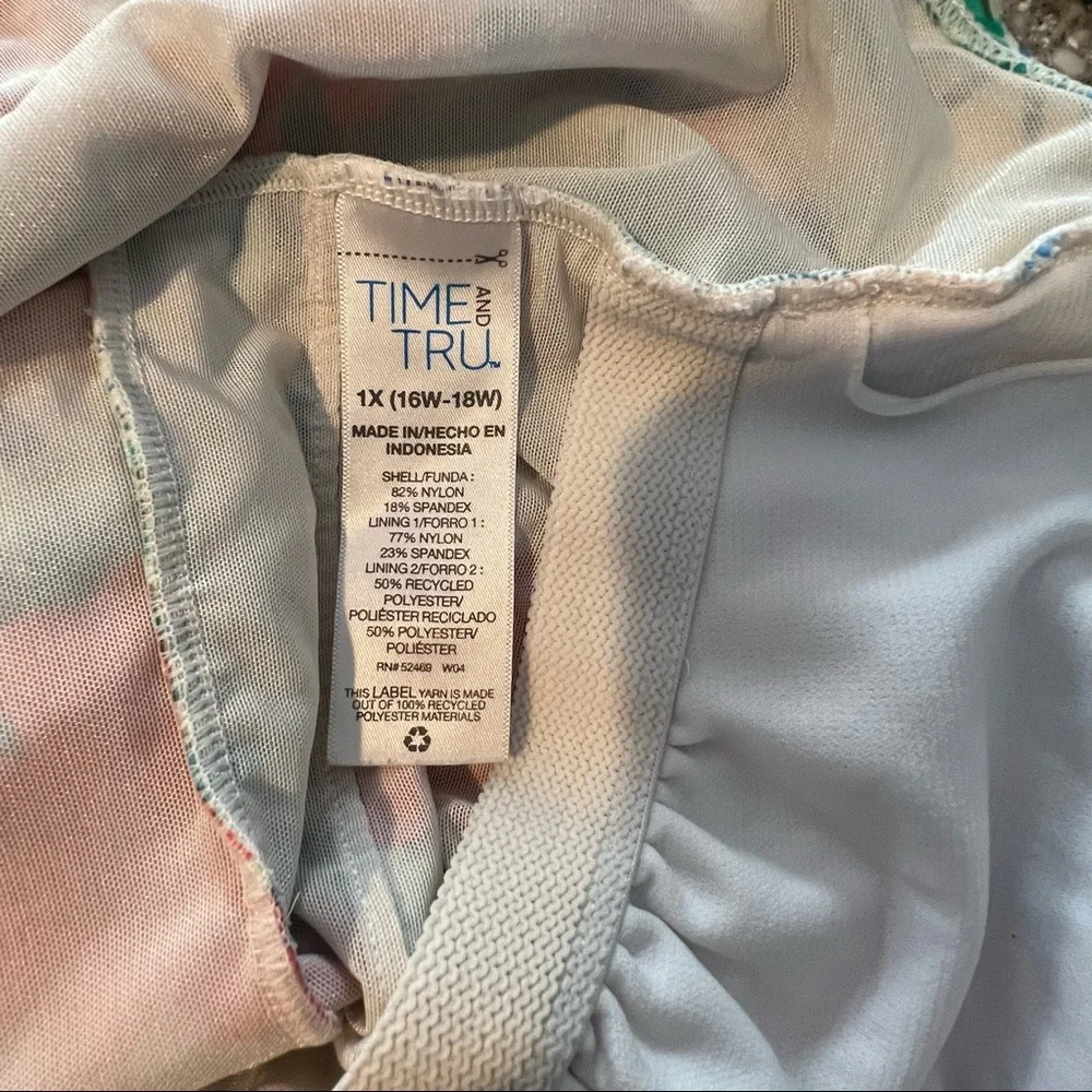 Time and Tru Size 1X floral swimsuit - Picture 3 of 4